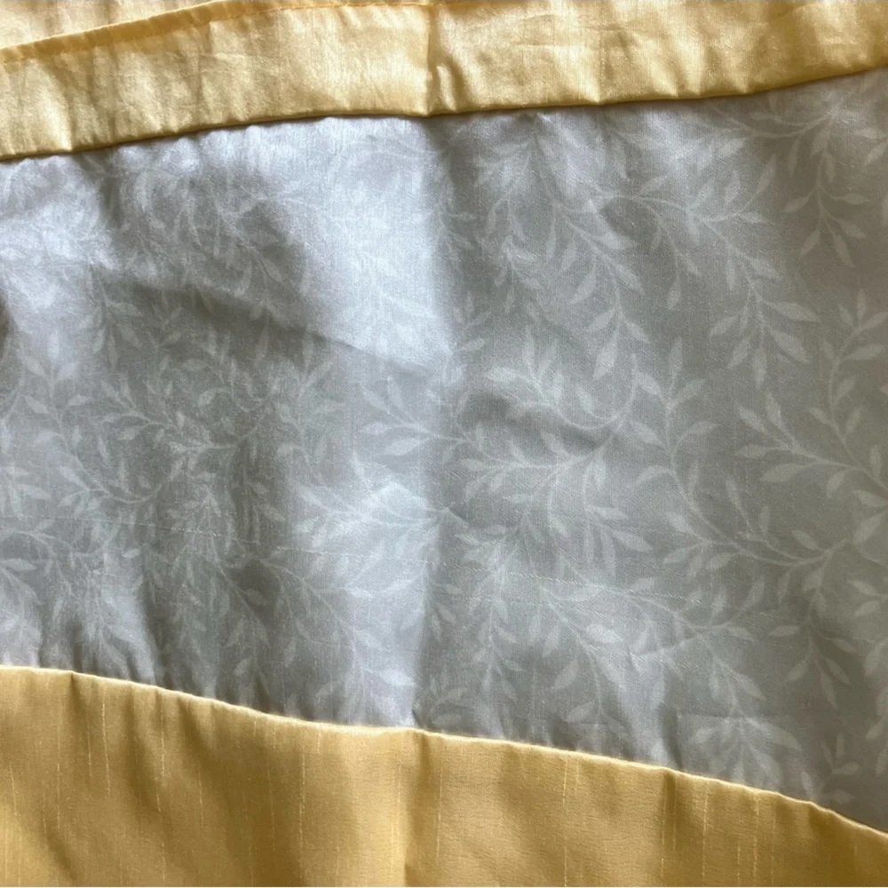 Madison Park Shimmering Yellow/Gold/White/Gray Silky Polyester Fabric beautiful
